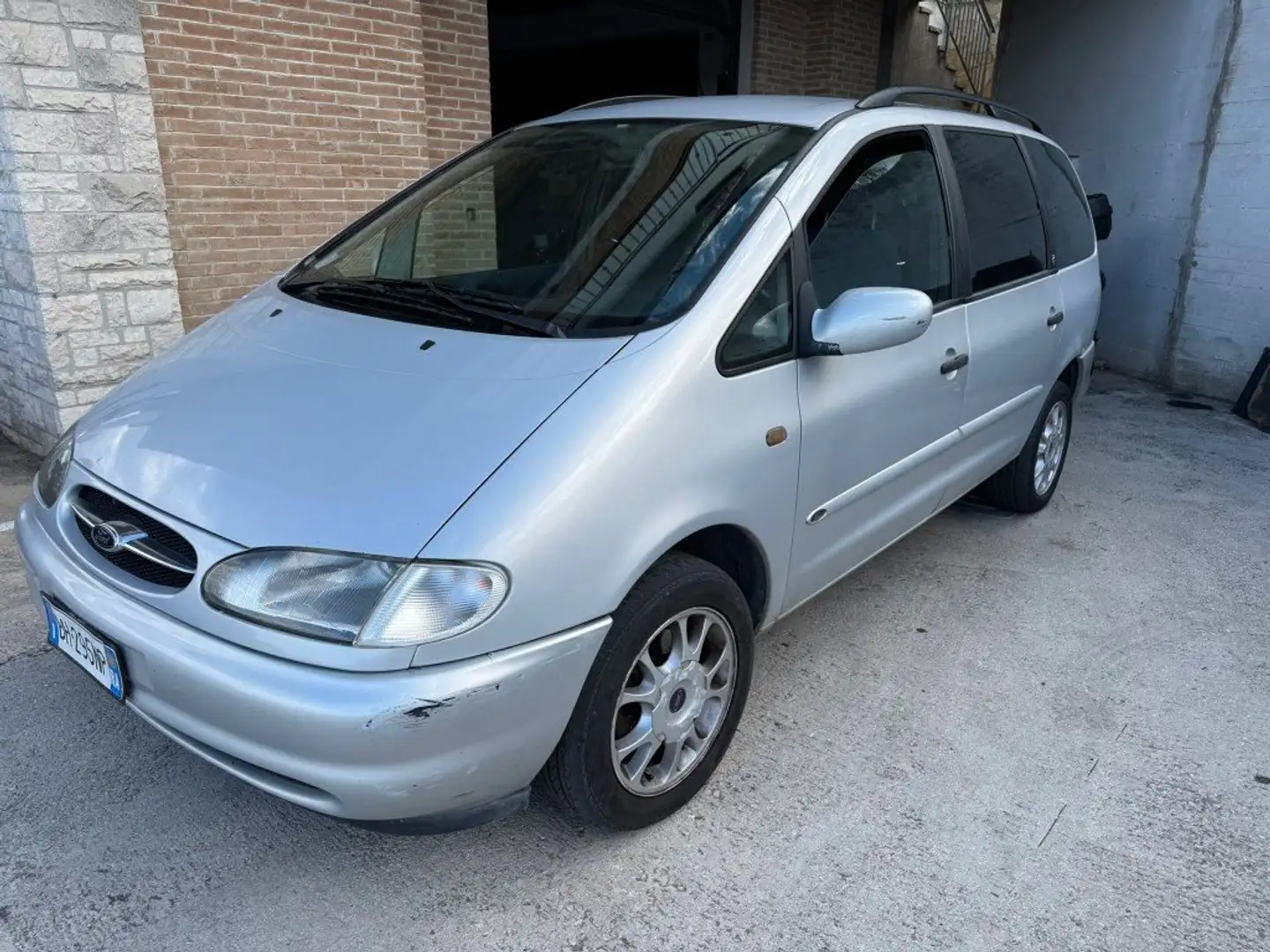 Ford Galaxy 1.9 td Ghia 110cv 7 POSTI siva - 1