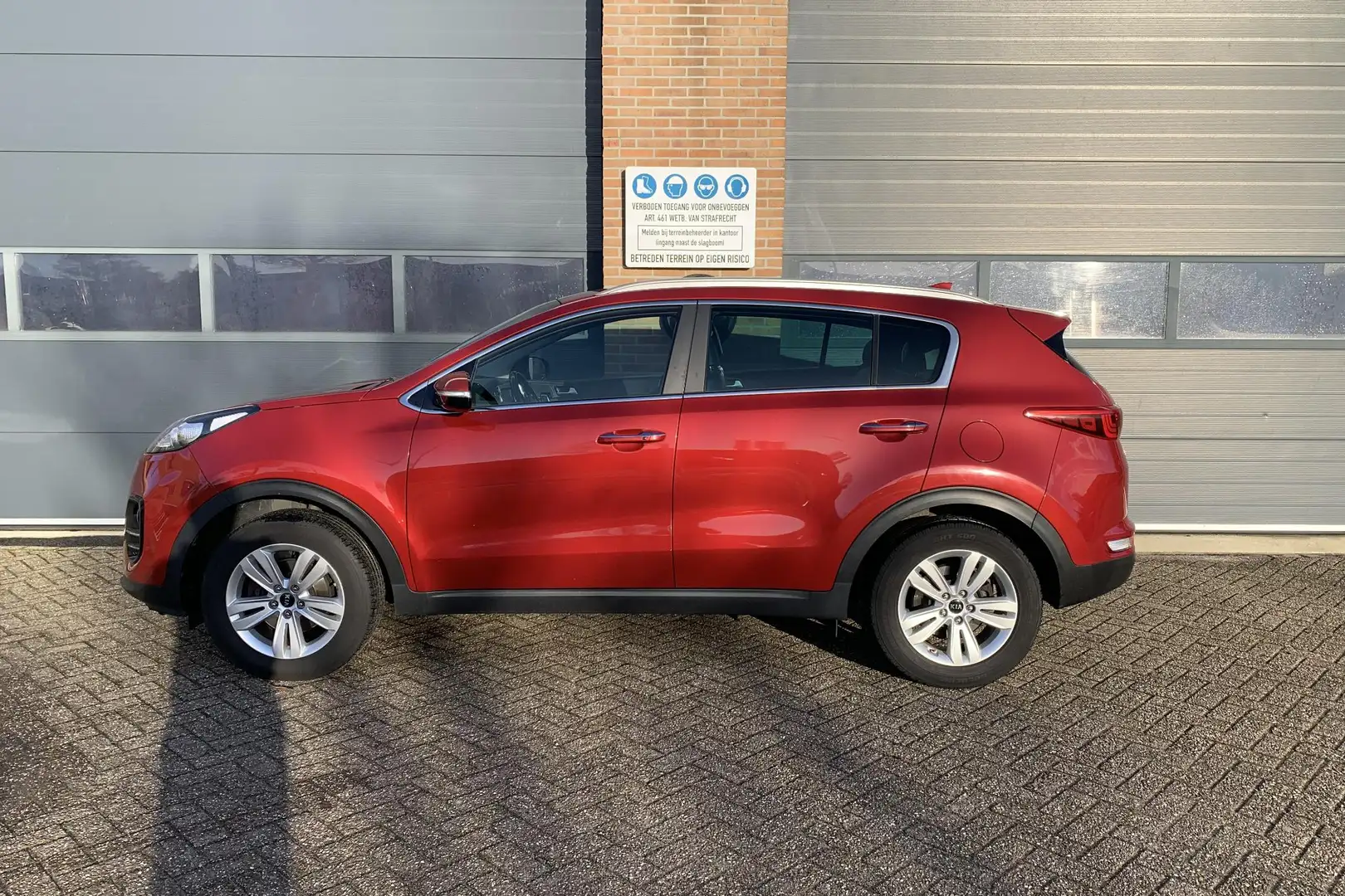 Kia Sportage 1.6 GDI ExecutiveLine | Trekhaak | Navigatie | Led Rood - 2