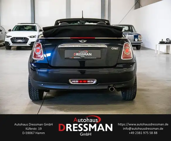 Mini Convertible view 6