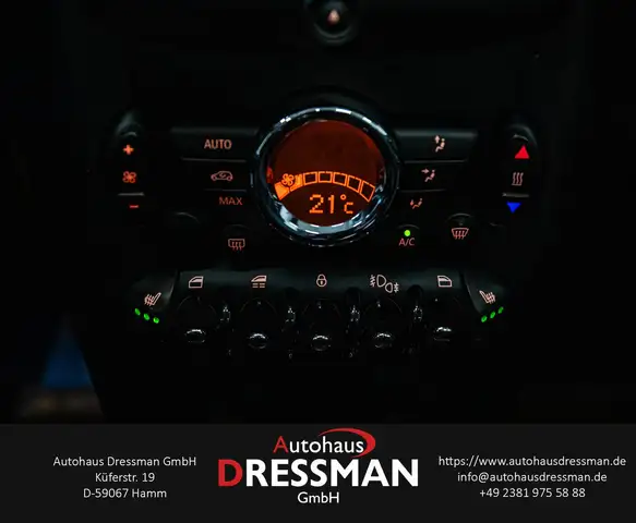 Mini Convertible view 15
