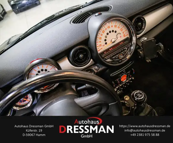 Mini Convertible view 14
