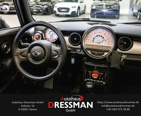 Mini Convertible view 13