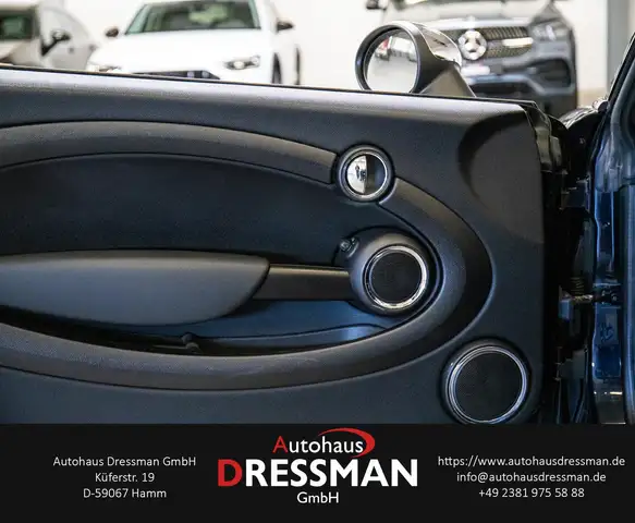 Mini Convertible view 9