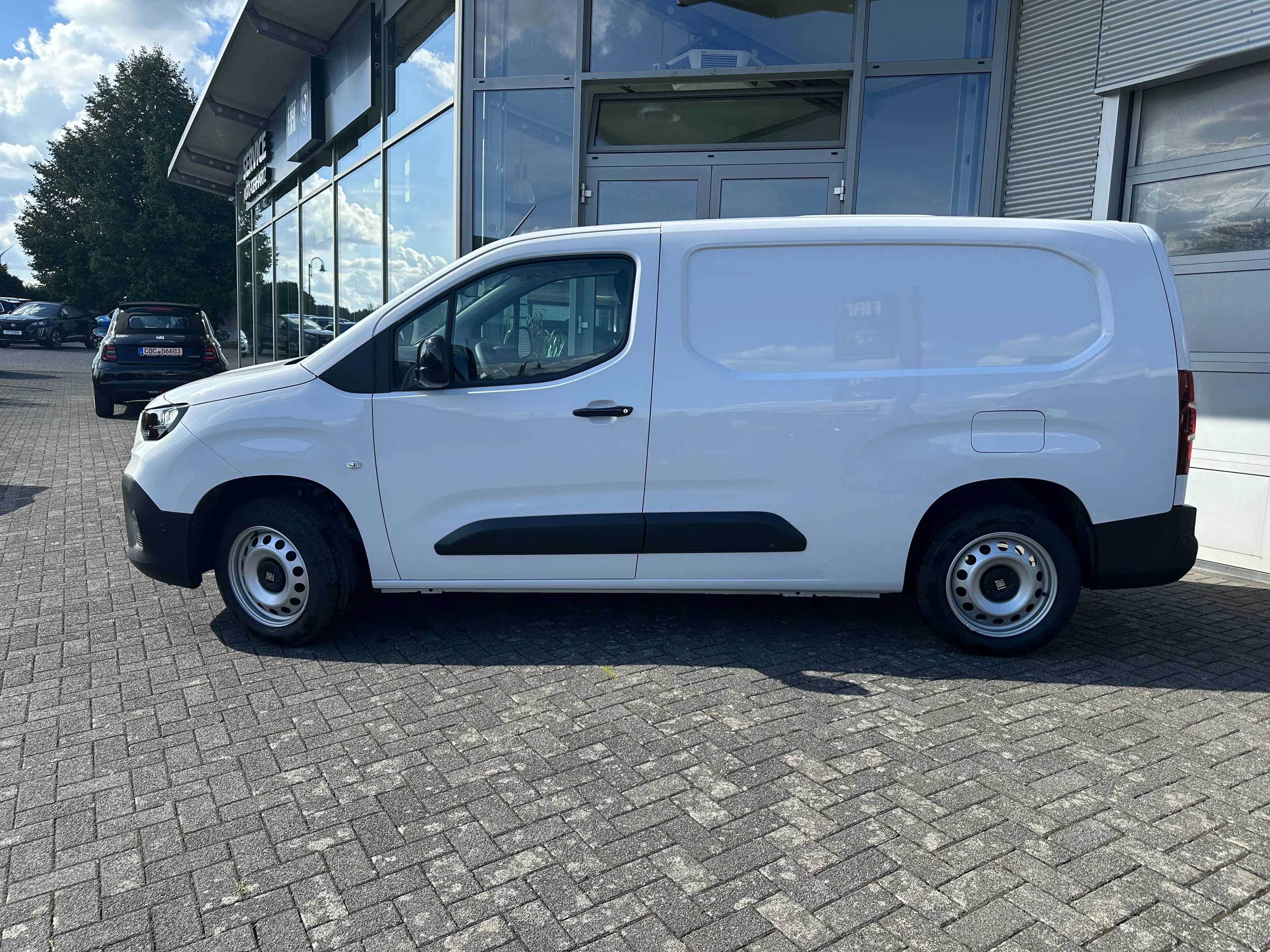Fiat Doblo Kastenwagen XL L2 / Heckflügeltüren / Laderaumboden aus Holz — photo 3