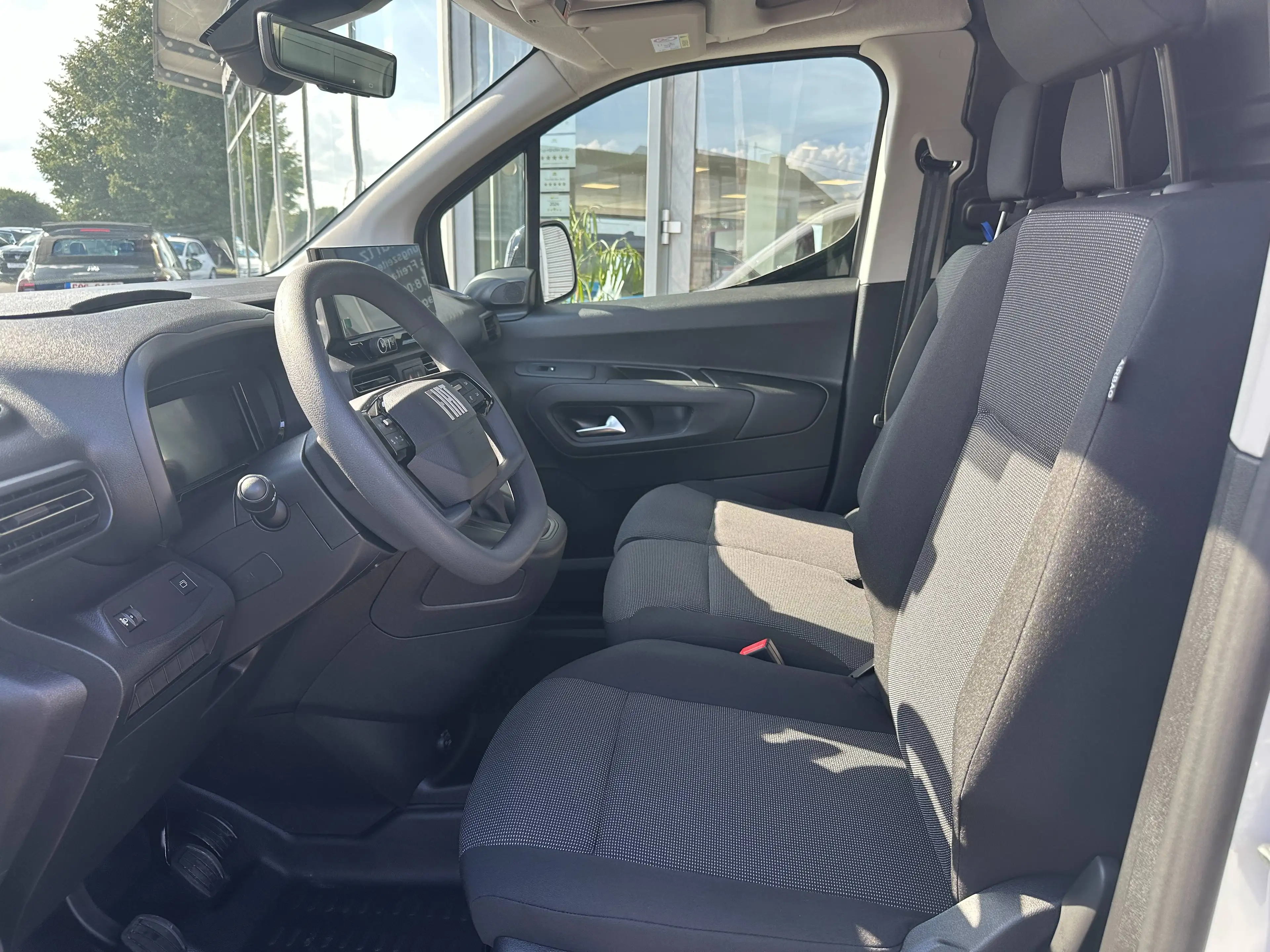 Fiat Doblo Kastenwagen XL L2 / Heckflügeltüren / Laderaumboden aus Holz — photo 9