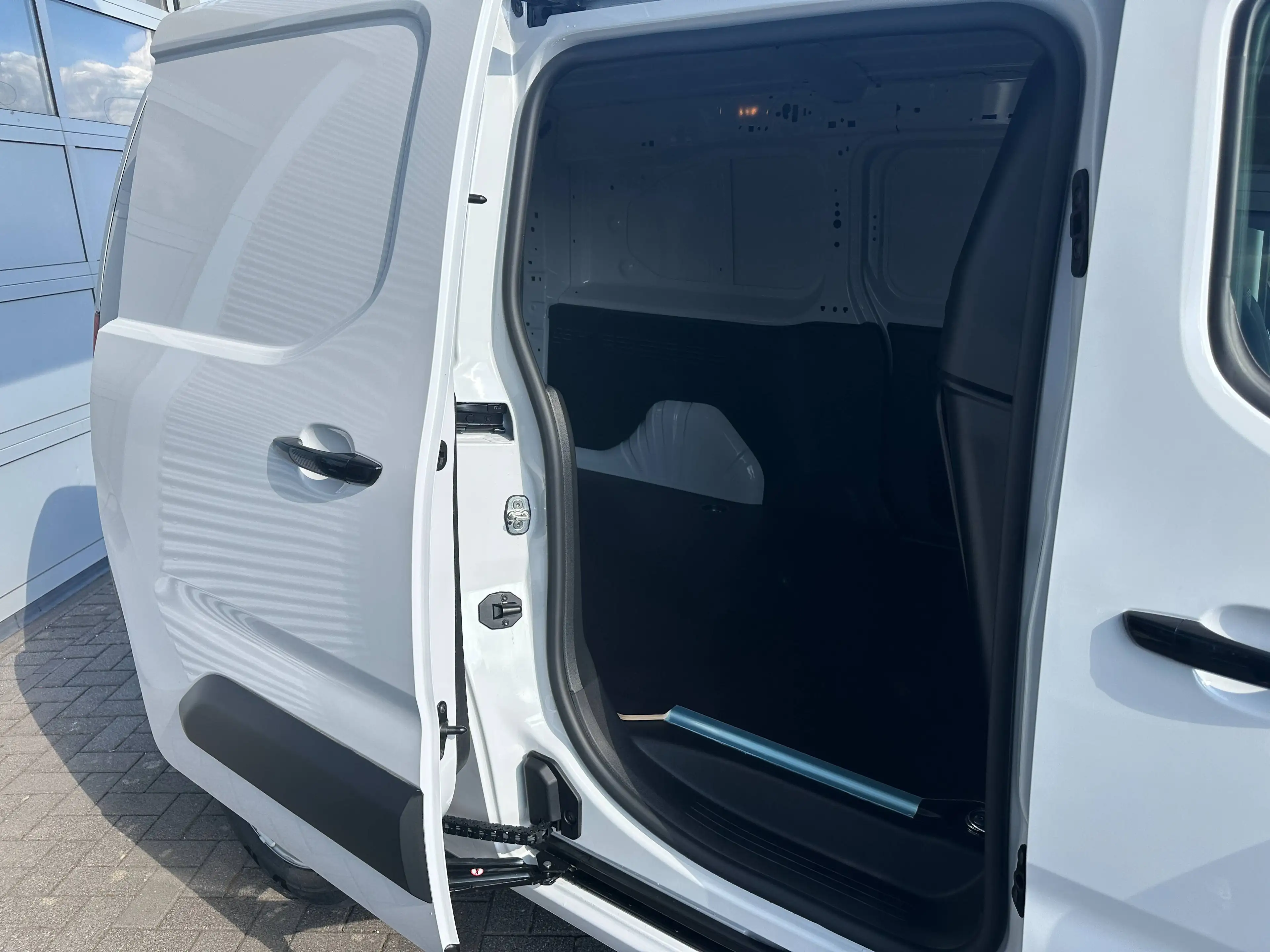 Fiat Doblo Kastenwagen XL L2 / Heckflügeltüren / Laderaumboden aus Holz — photo 11