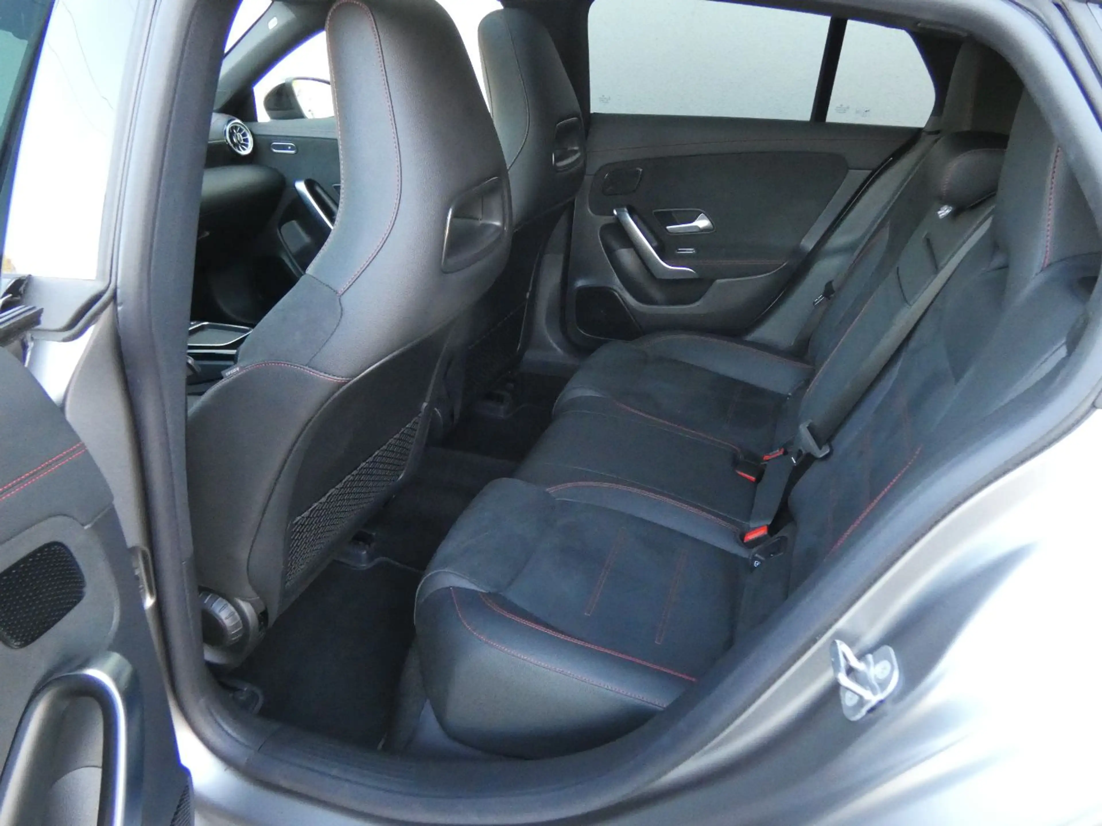 Mercedes-Benz CLA 180 d SB AMG **MAGNO LACK** MuliB+AHK+KeyGo+SD — photo 14