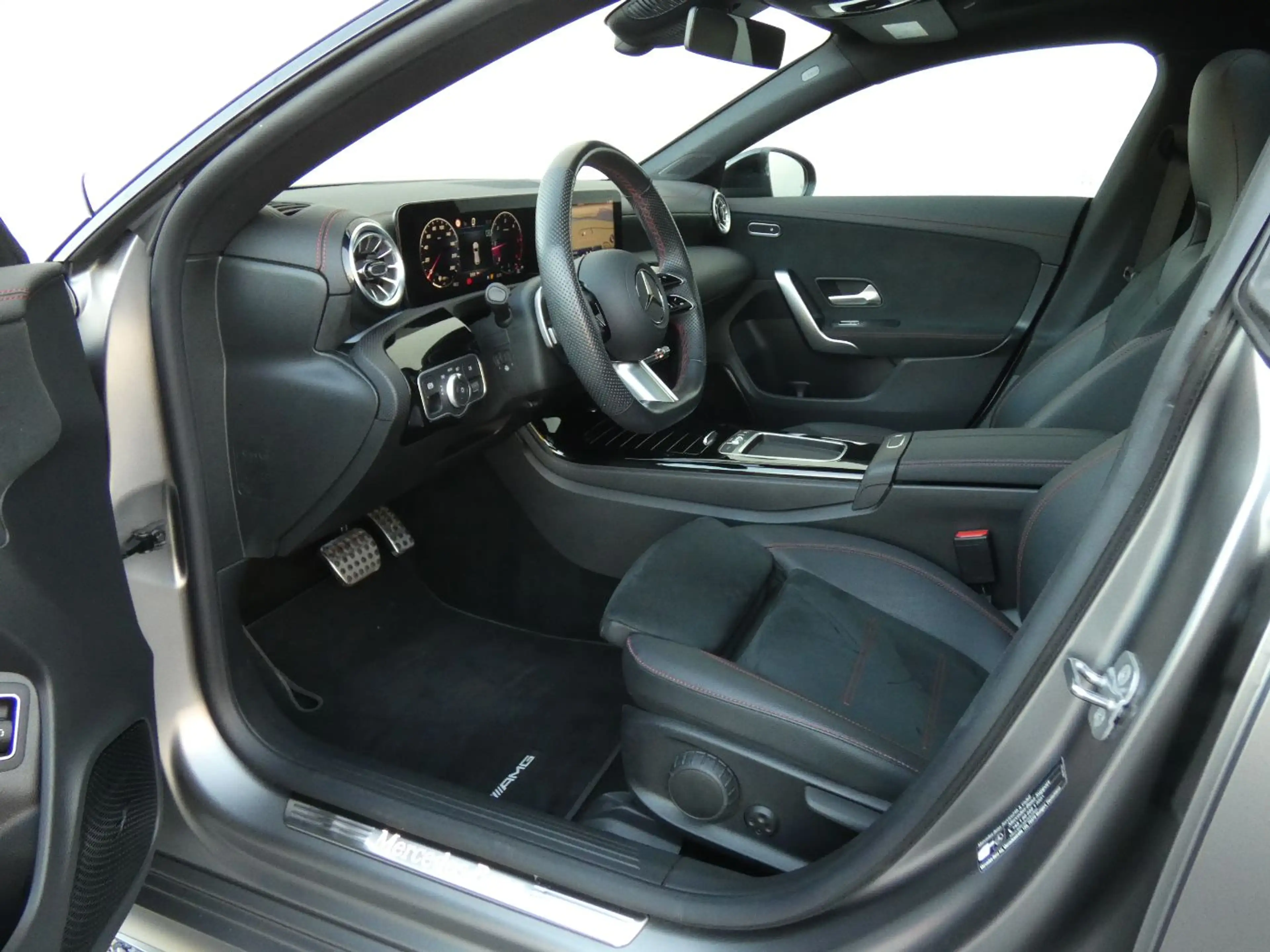 Mercedes-Benz CLA 180 d SB AMG **MAGNO LACK** MuliB+AHK+KeyGo+SD — photo 13