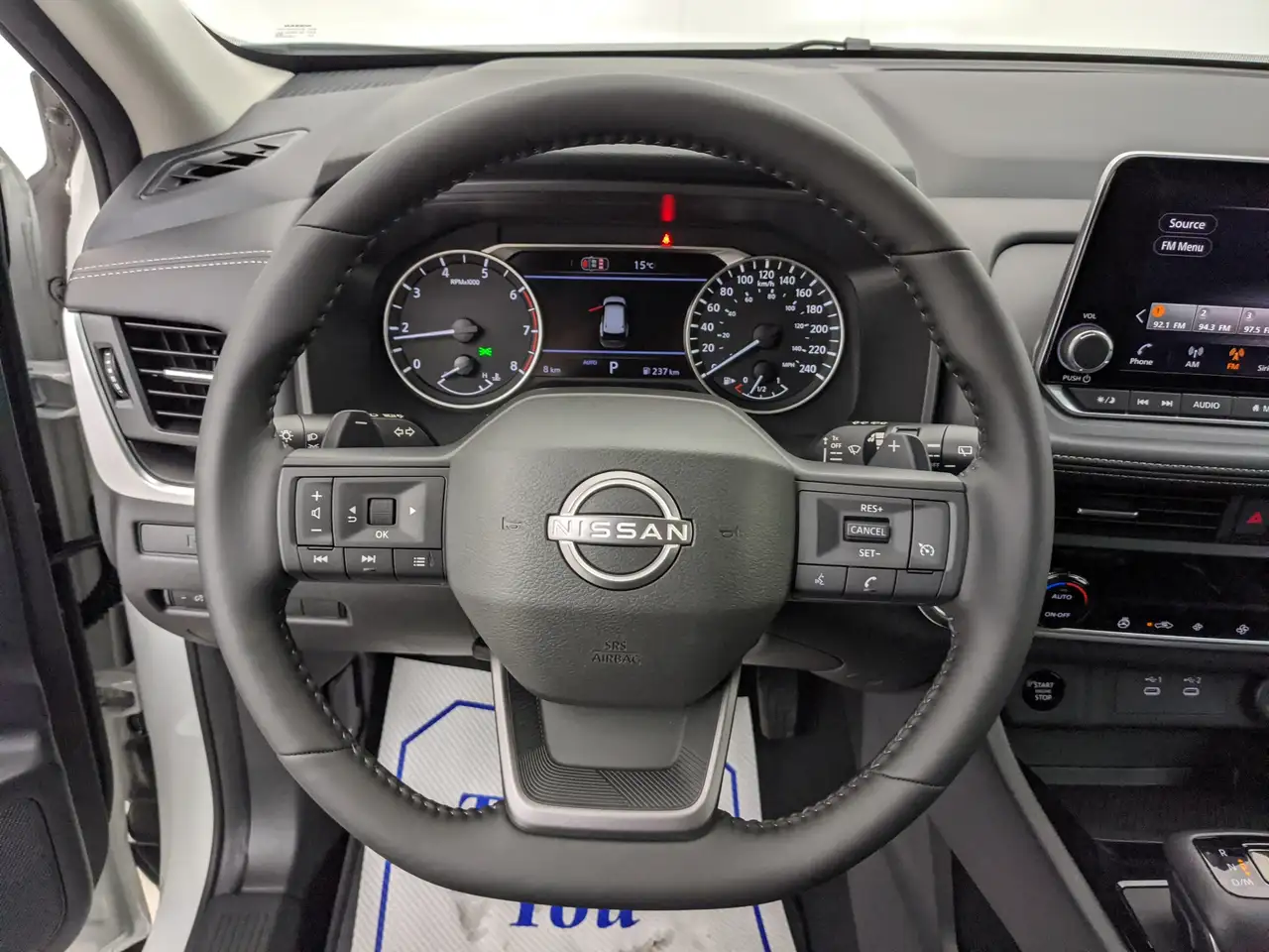 Nissan Rogue снимка Nissan Rogue