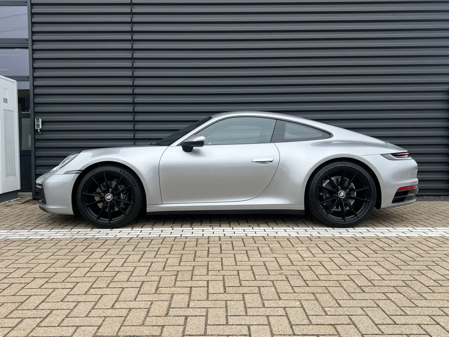 Porsche 992 Carrera 4 Zilver - 2