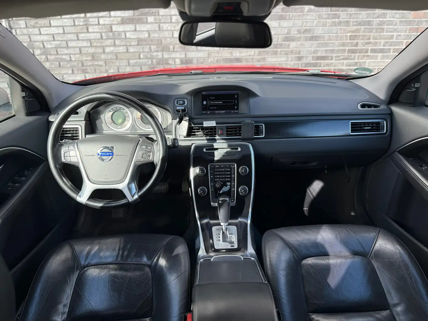 Volvo V70 2.4 D5 Summum 2000kg Trekgewicht|Adap Cruise|BLIS| Rood - 2