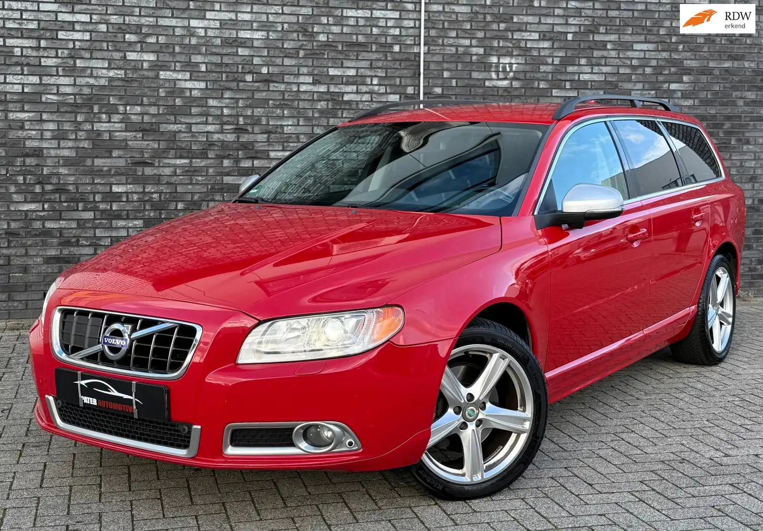 Volvo V70 2.4 D5 Summum 2000kg Trekgewicht|Adap Cruise|BLIS| Rood - 1