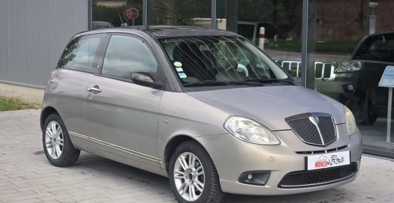 Lancia Ypsilon 1.4 16V PLATINO