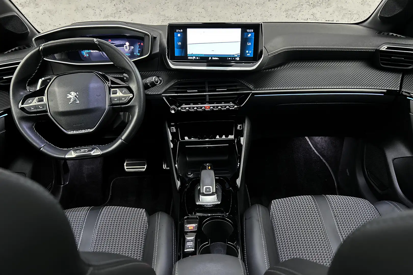 Peugeot 208 1.2 PureTech GT Pack Automaat | Panoramadak | Adap Zwart - 2