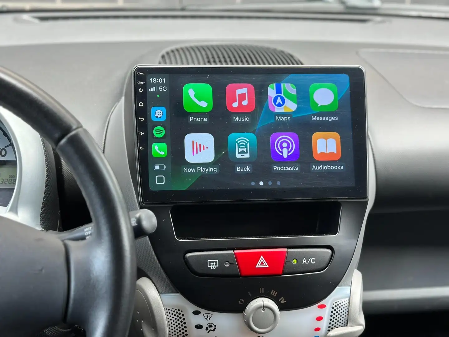 Peugeot 107 1.0 Black & Silver Carplay Airco Alcantara-Leer Zwart - 2