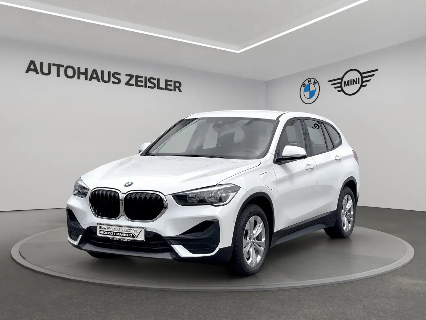 BMW X1 xDrive25e *20tkm* Navi Parkassistent DAB Weiß - 1