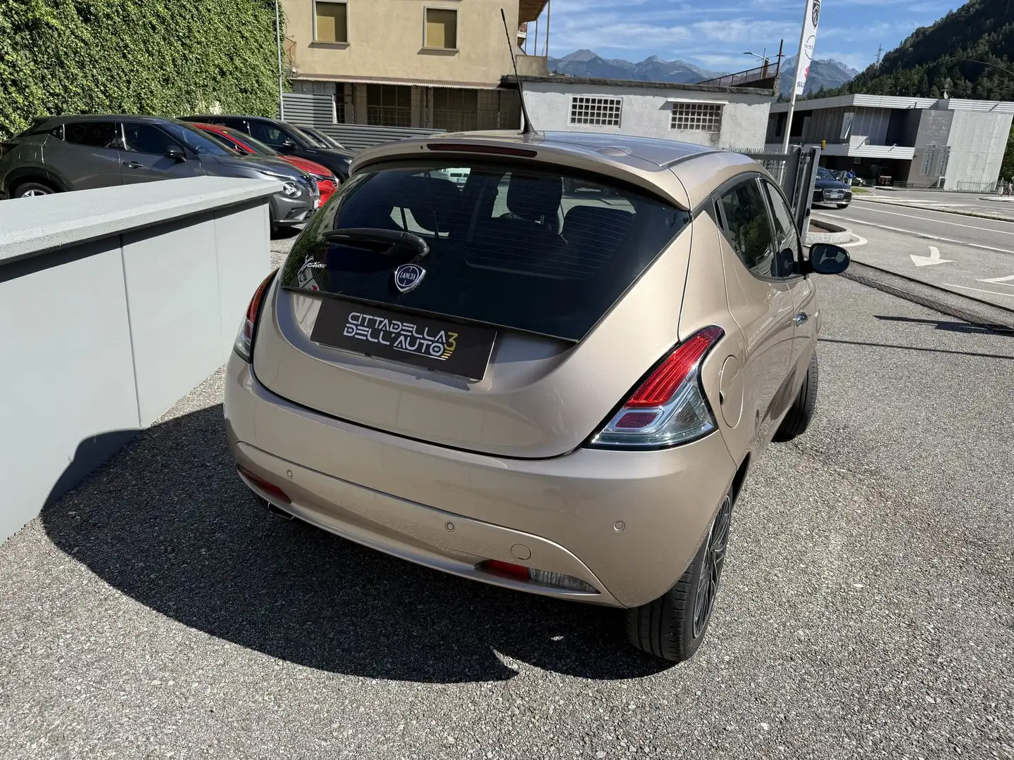 Lancia Ypsilon Ypsilon 1.2 69 CV 5 porte Gold Oro - 2