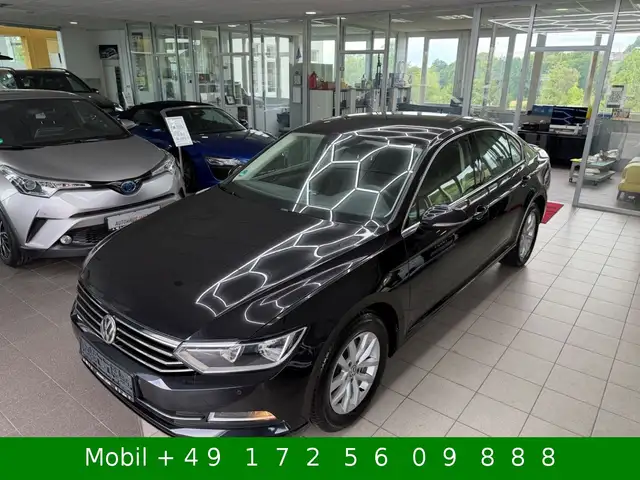 Volkswagen Passat view 3