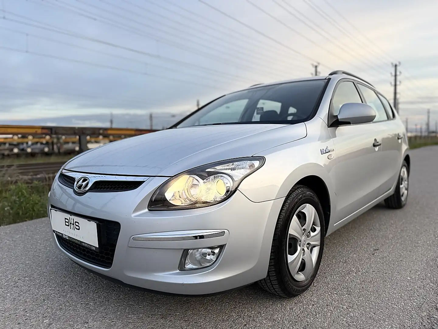 Hyundai i30 CW 1,4 CVVT ISG Europe Silber - 1