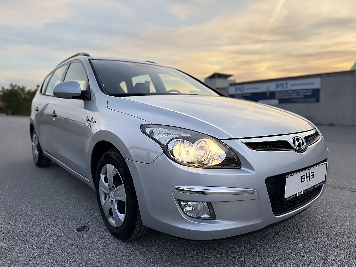 Hyundai i30 CW 1,4 CVVT ISG Europe Silber - 2