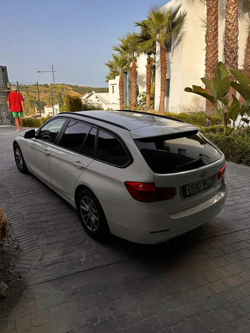 BMW 320 320i Touring Aut. Advantage - 2