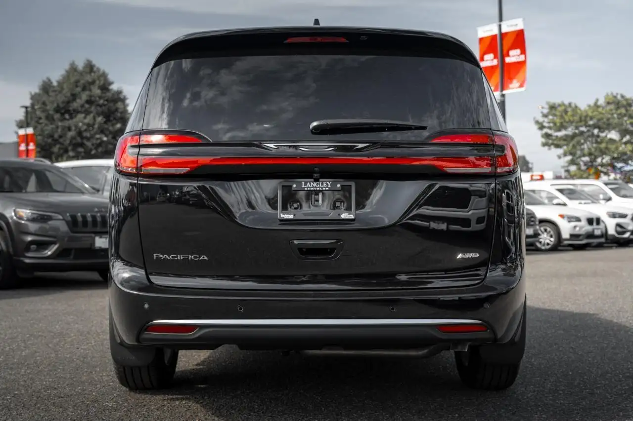 Chrysler Pacifica снимка Chrysler Pacifica