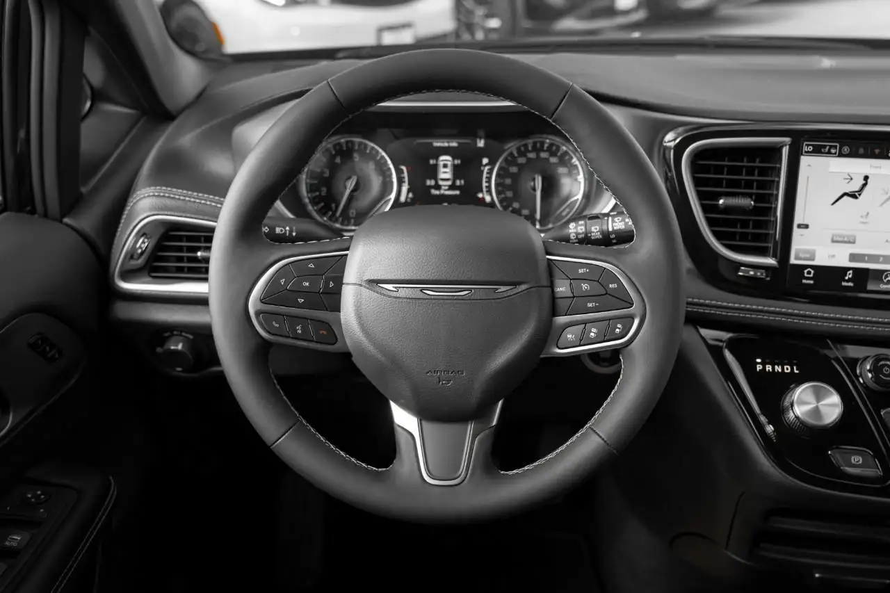 Chrysler Pacifica снимка Chrysler Pacifica