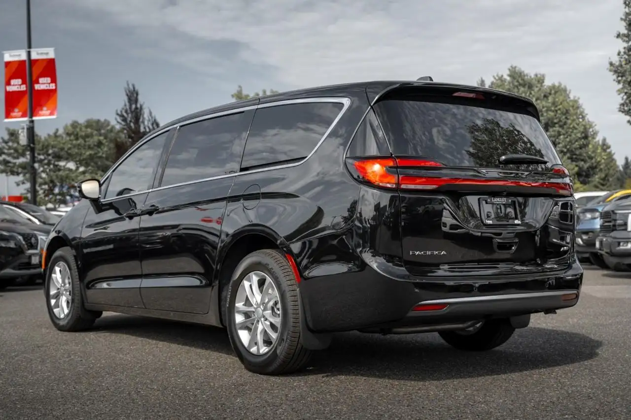 Chrysler Pacifica снимка Chrysler Pacifica