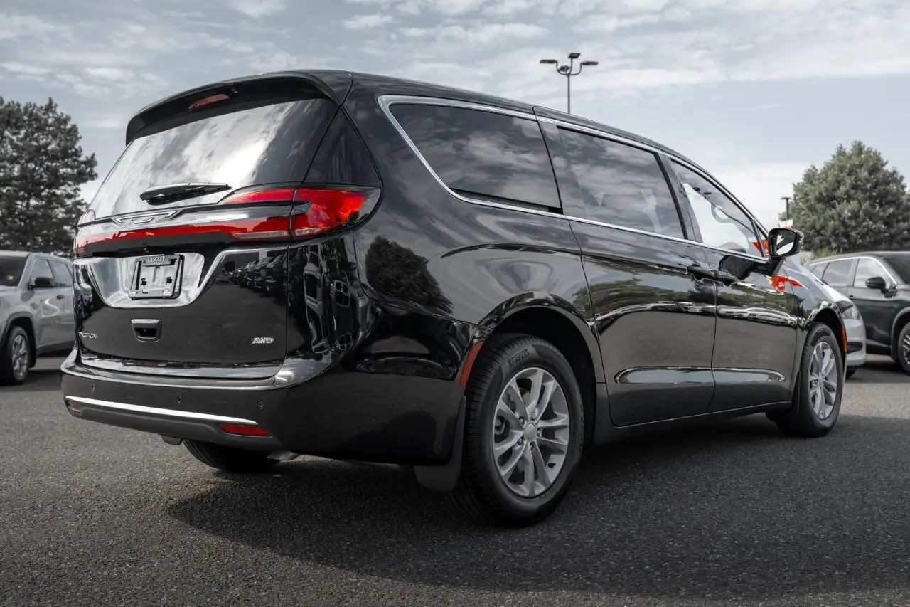 Chrysler Pacifica снимка Chrysler Pacifica