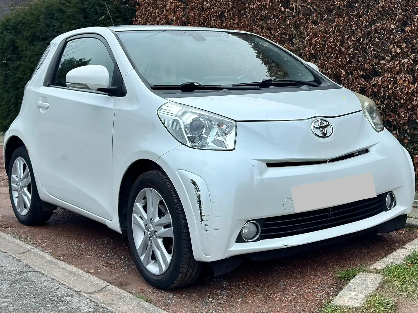 Toyota iQ iQ 1.33i VVT-i Premium Weiß - 2