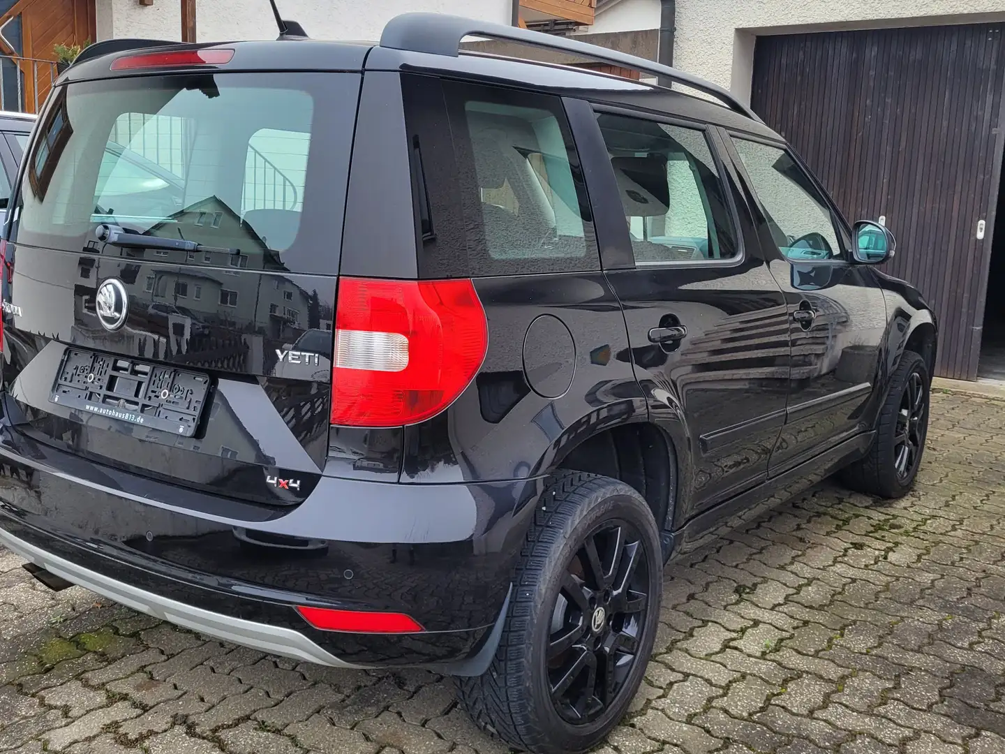 Skoda Yeti Yeti 2.0 TDI DSG 4x4 Ambition Schwarz - 1