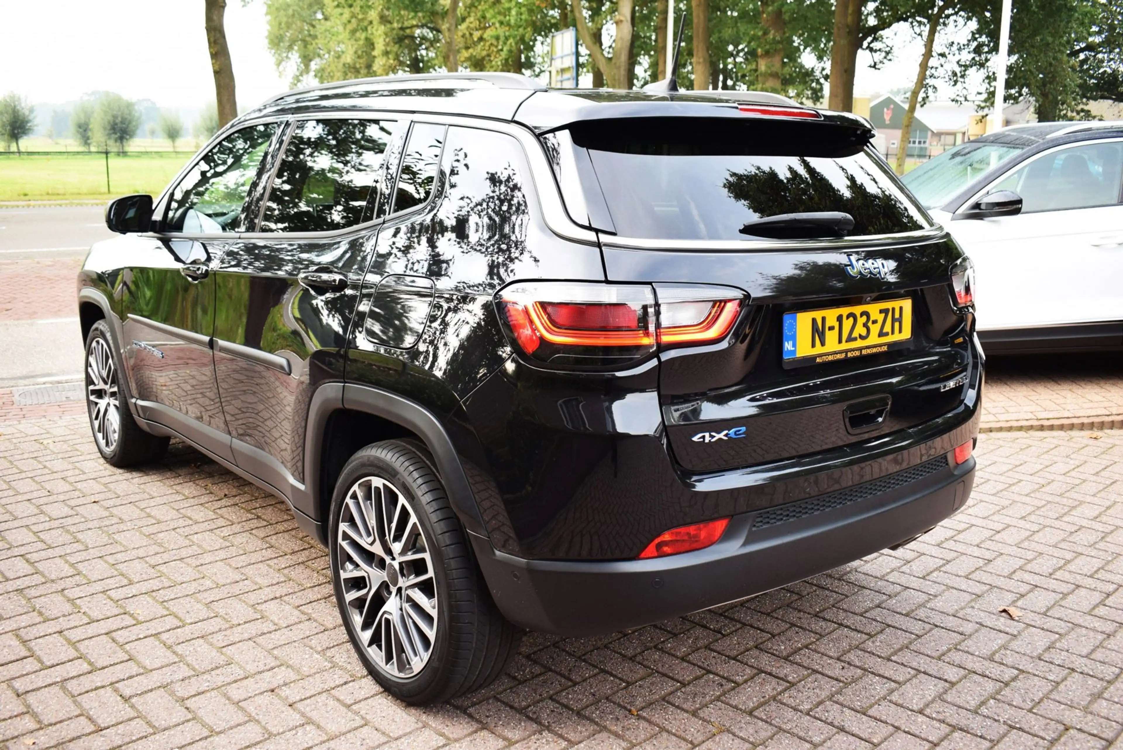 Jeep Compass 4xe 190 Plug-in Hybrid Electric Limited Lease Ed. — photo 3