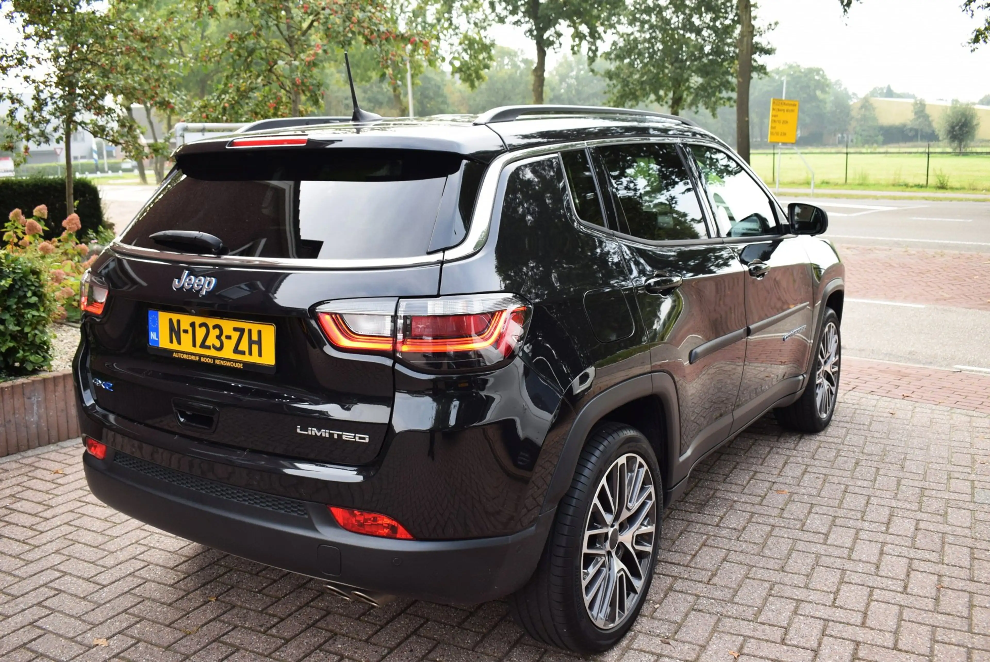 Jeep Compass 4xe 190 Plug-in Hybrid Electric Limited Lease Ed. — photo 4