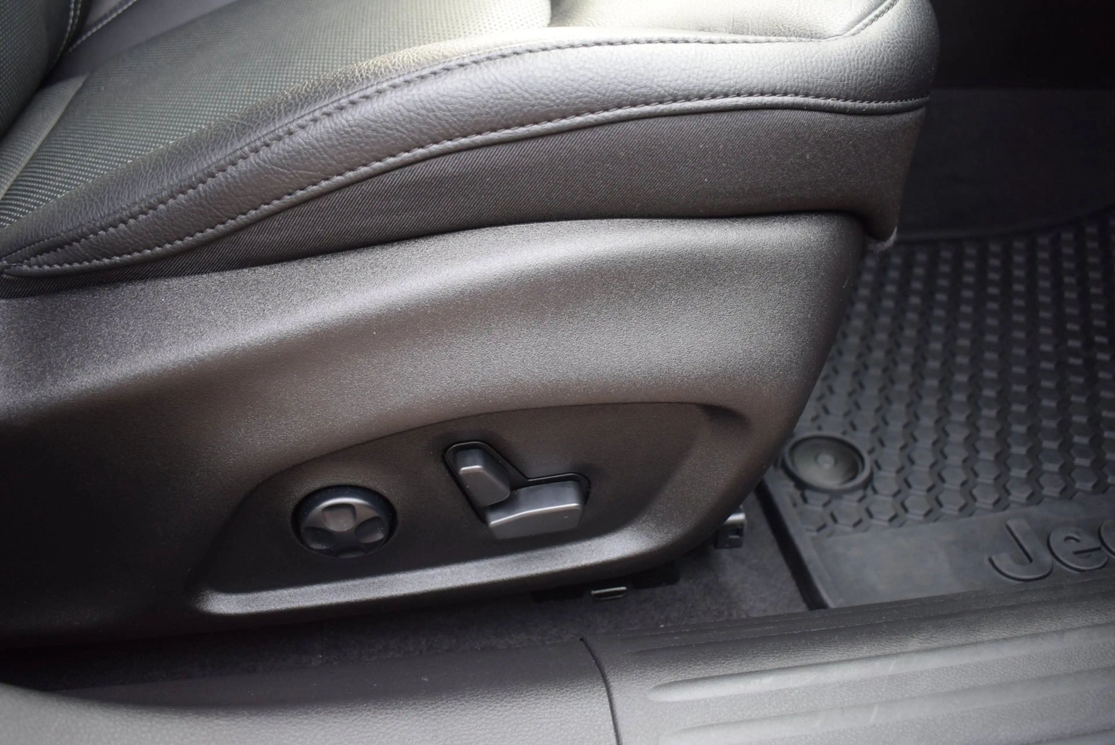 Jeep Compass 4xe 190 Plug-in Hybrid Electric Limited Lease Ed. — photo 9