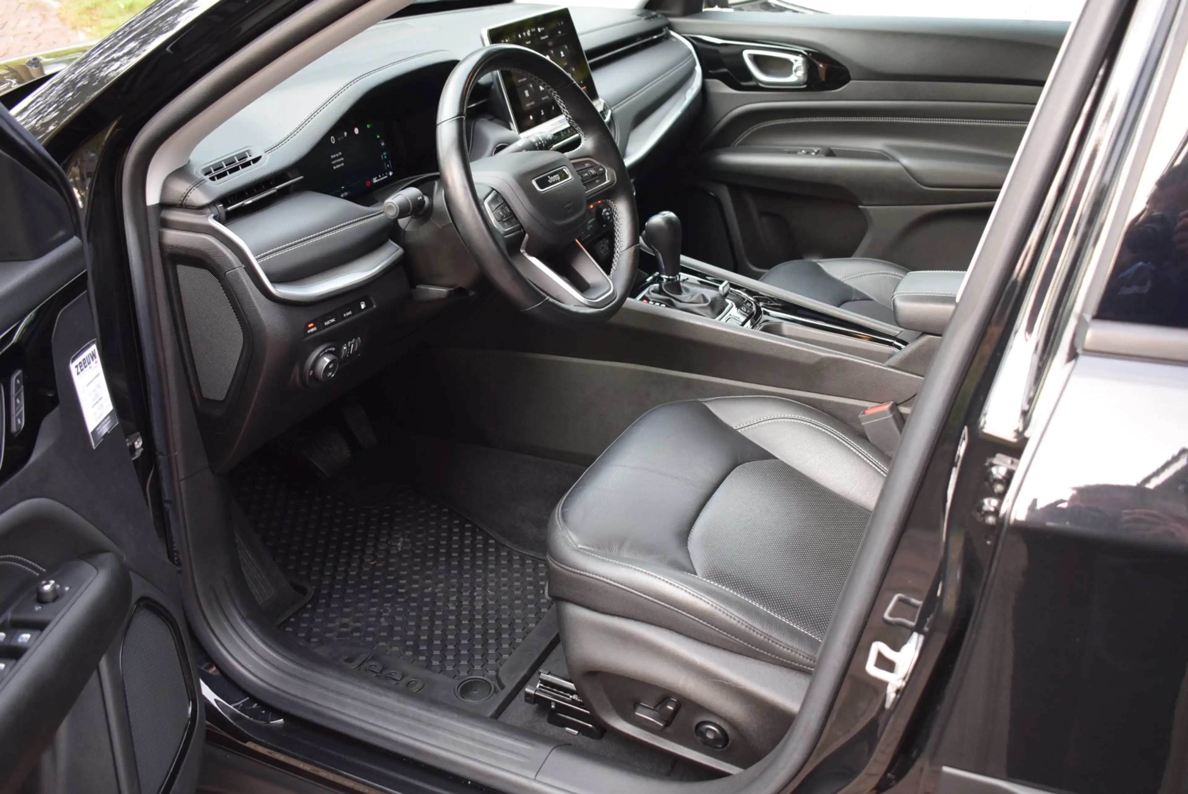 Jeep Compass 4xe 190 Plug-in Hybrid Electric Limited Lease Ed. — photo 15