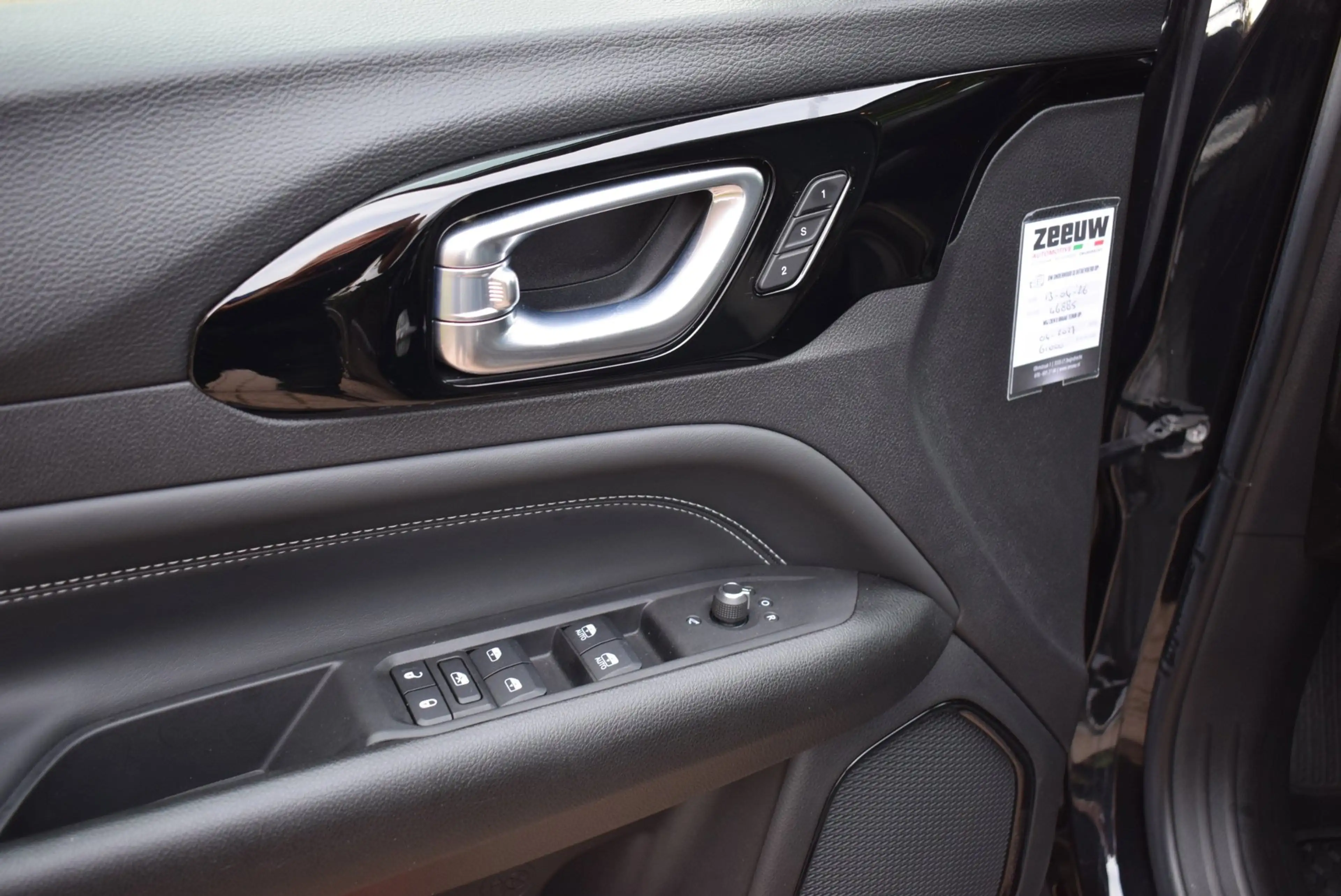 Jeep Compass 4xe 190 Plug-in Hybrid Electric Limited Lease Ed. — photo 16