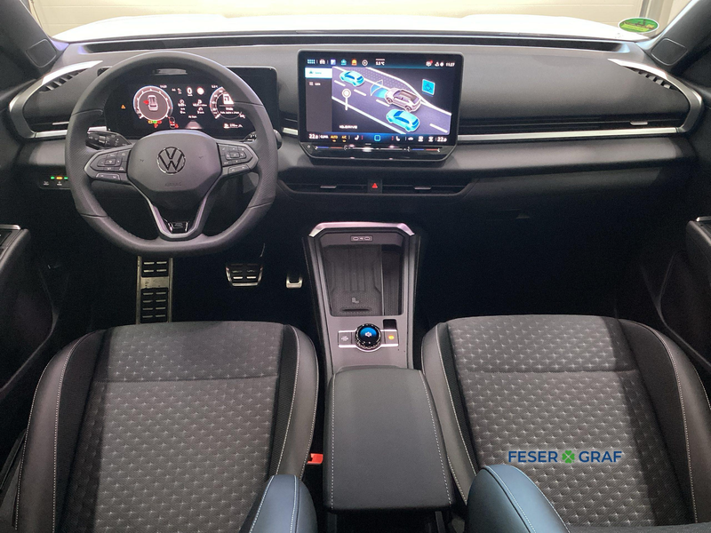 Volkswagen T-Roc R-Line 1.5 eTSI Matrix 360° HUD Keyless — photo 8