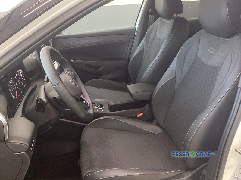 Volkswagen T-Roc R-Line 1.5 eTSI Matrix 360° HUD Keyless — photo 6