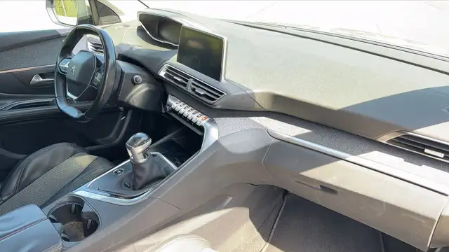 Peugeot 3008 view 10