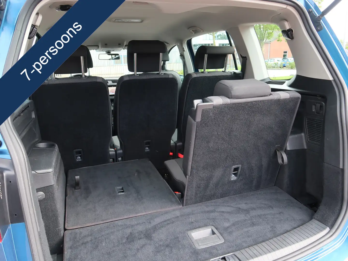 Volkswagen Touran 1.2 TSI Trendline 7 Pers. | navigatie | parkeersen Azul - 2