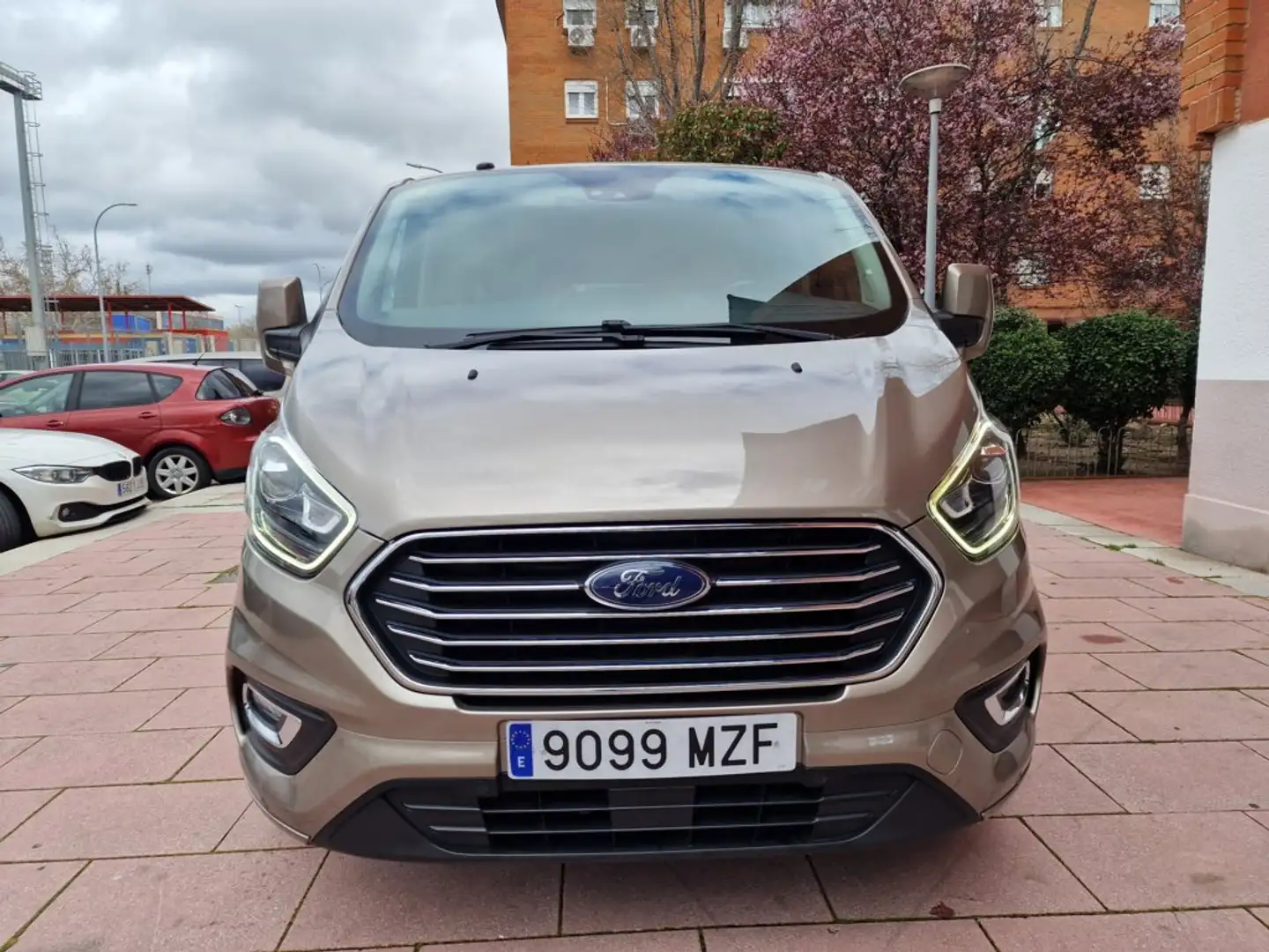 Ford Tourneo Custom 2.0TDCI Titanium Aut. 130 17´´ Beige - 2