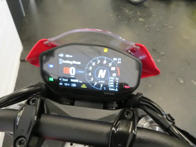 Ducati Monster 937 - foto 6