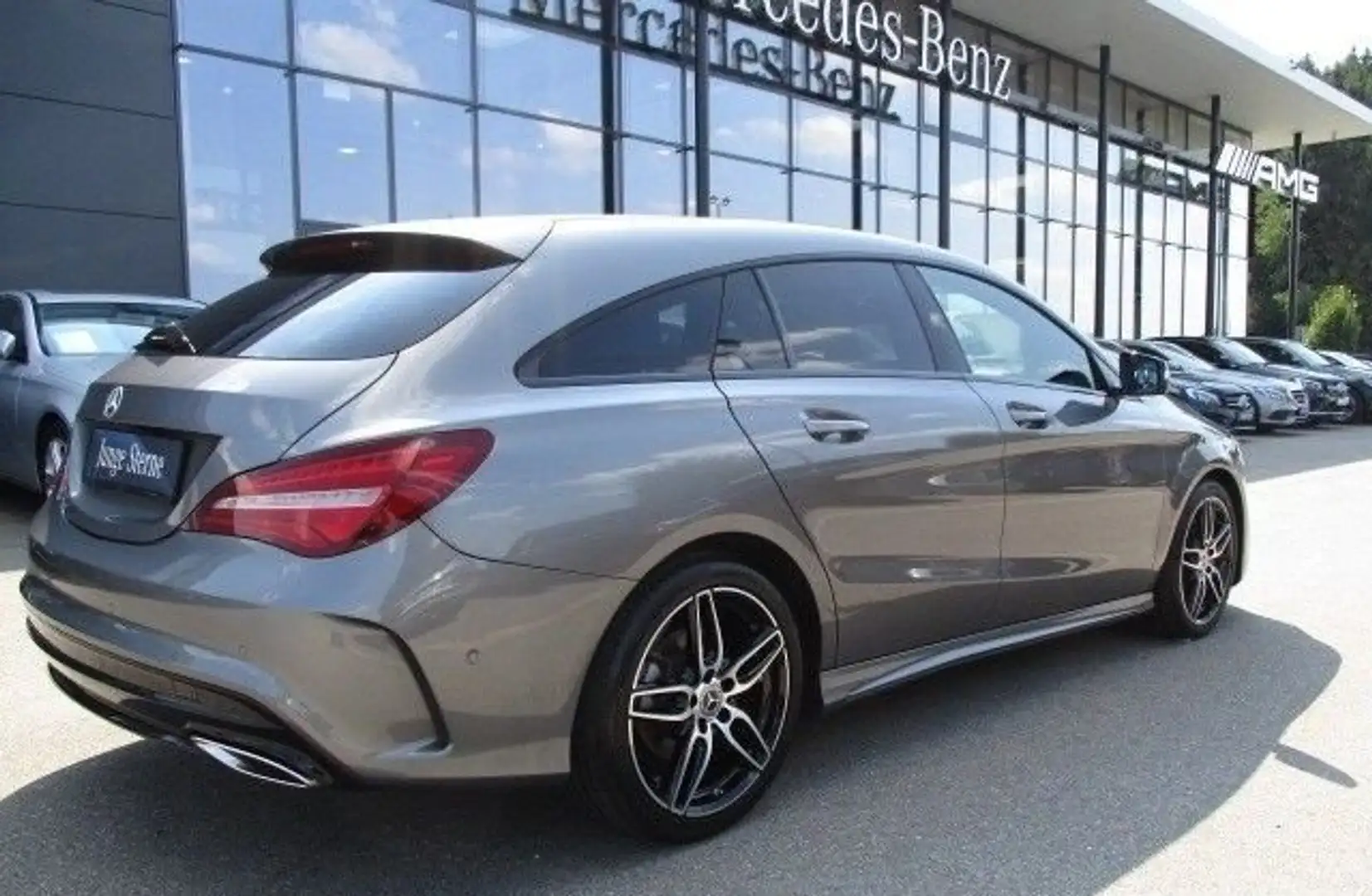 Mercedes-Benz CLA 220 CLA 220 d Shooting Brake Aut. Grau - 2