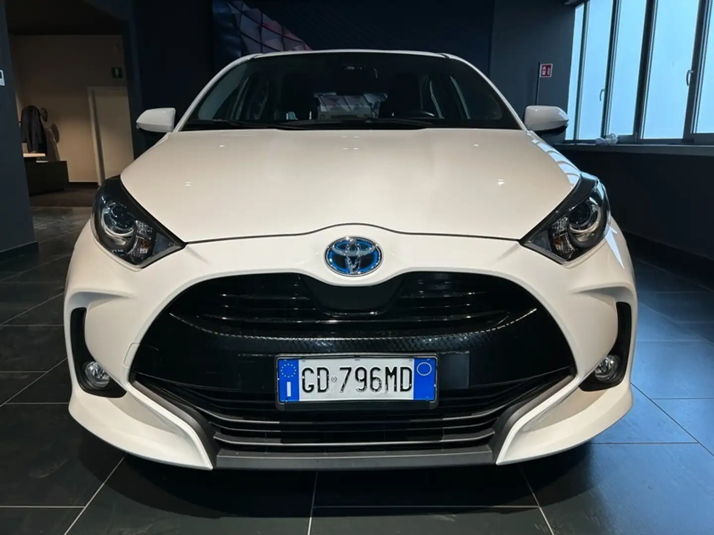 Toyota Yaris 1.5 Hybrid Active Bianco - 2