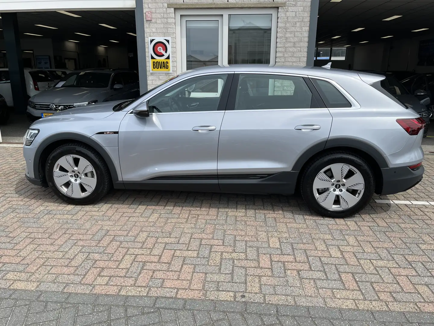 Audi e-tron 55 quattro edition 95 kWh / AUTOMAAT/ DIGITAL DASH Gris - 2