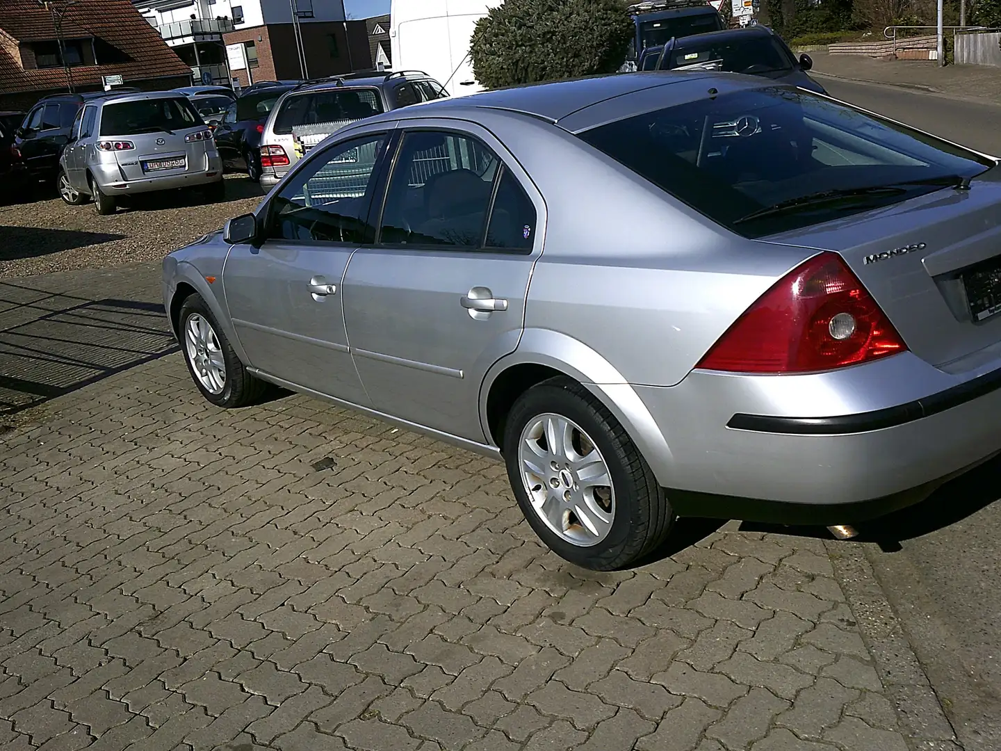 Ford Mondeo Mondeo 1.8 Ghia Grau - 2