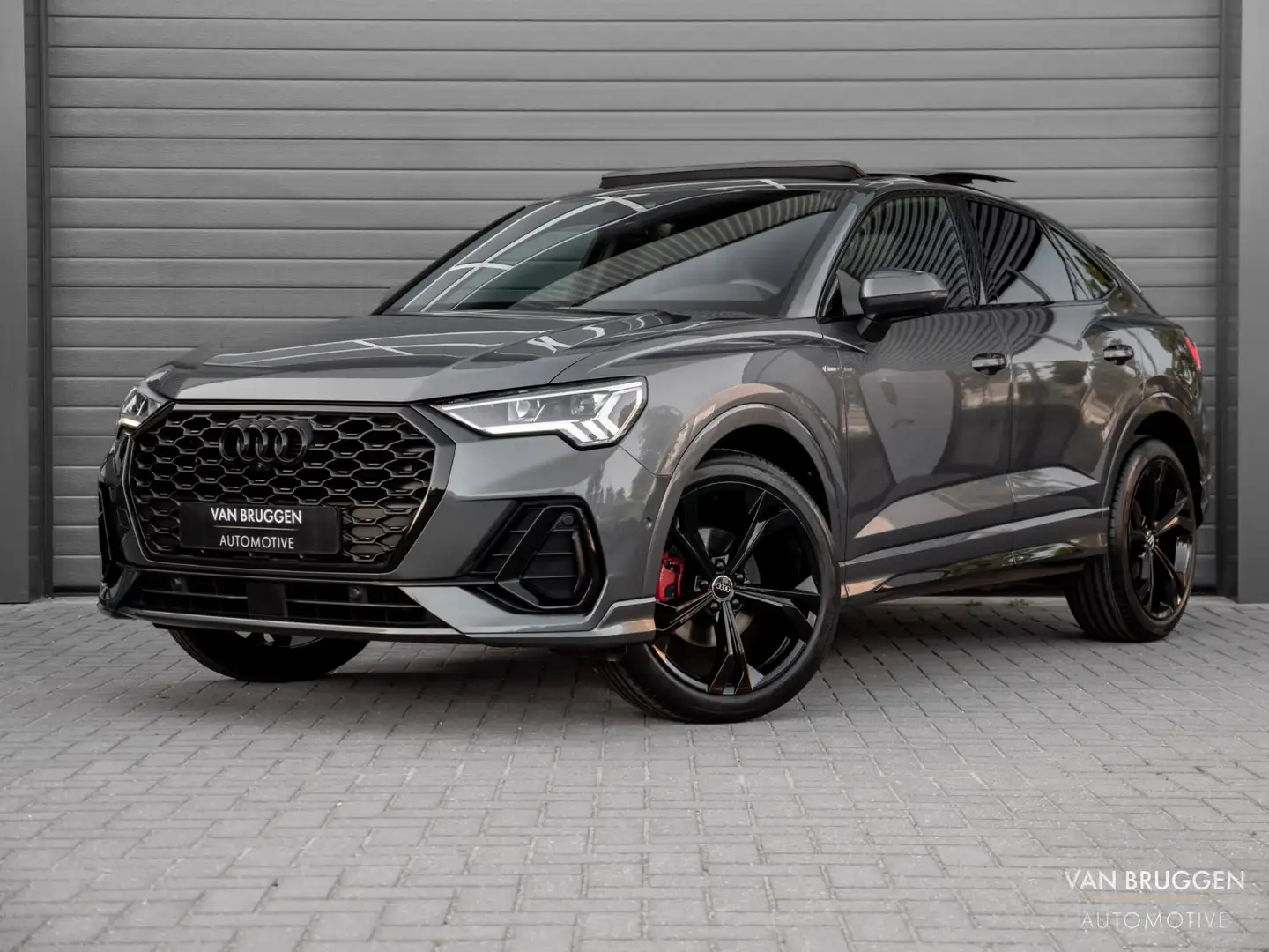 Audi Q3 Sportback 35 TFSI S-Line Pano E-Stoelen 360 Keyles Grijs - 1