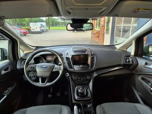Ford C-Max view 3