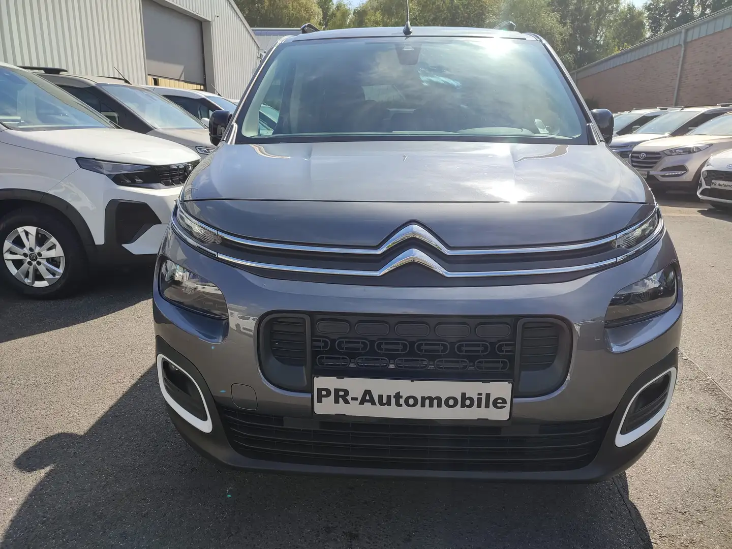 Citroen Berlingo XL 7-Sitzer 130 EAT8 SHINE  Navi+Cam Grau - 2