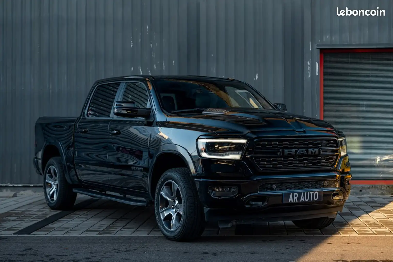 Dodge RAM 1500 HEMI 5,7 V8 Sport Black Bagde Immatriculation Française TVA RÉCUPÉRABLE Schwarz - 1